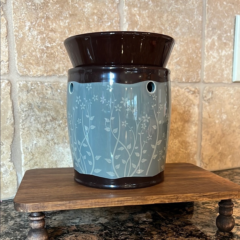 Scentsy Full Size Warmer Pembrook